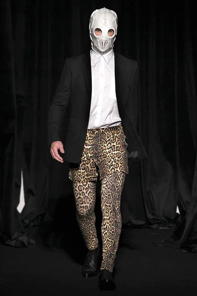 Look 28